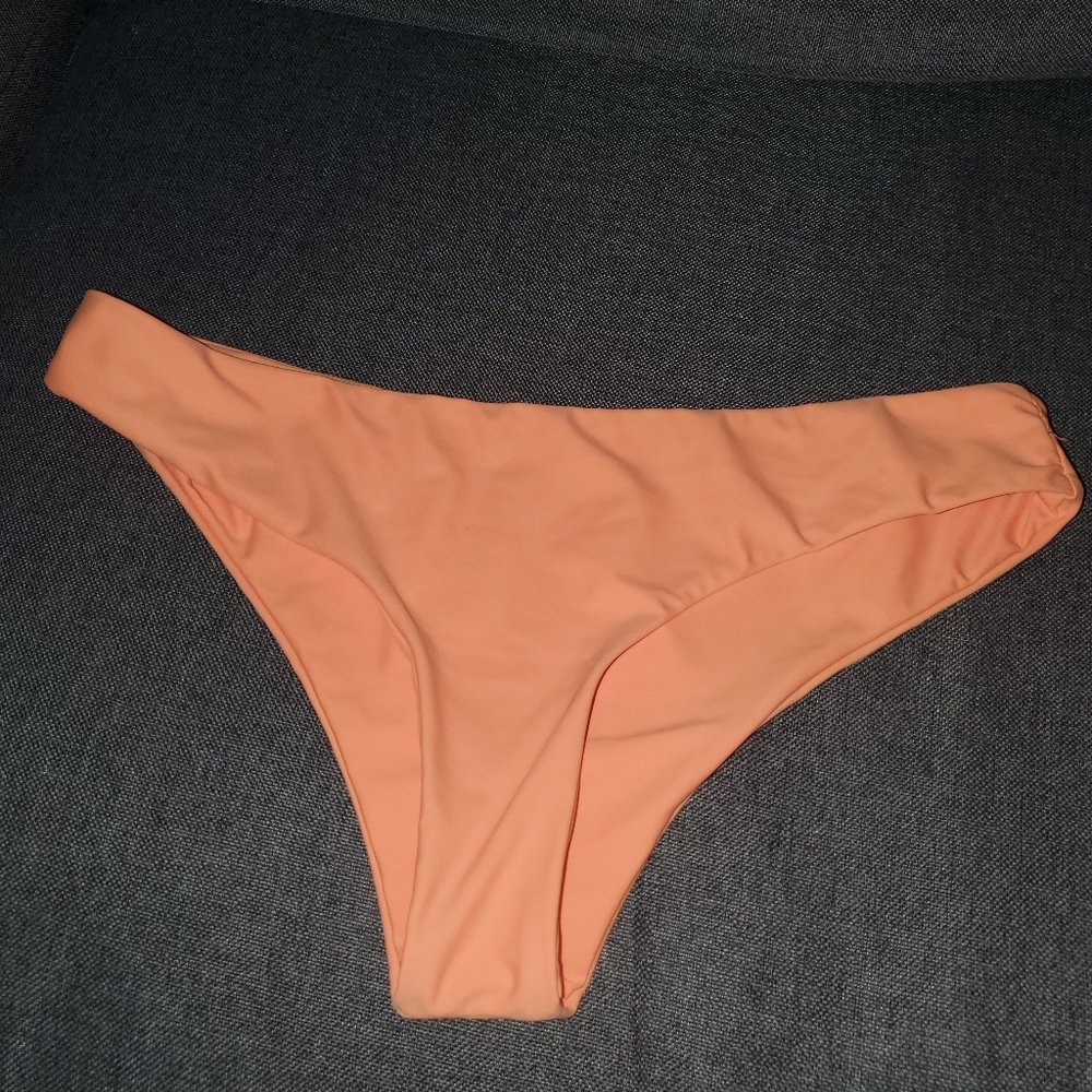 Bikini - Picture 5 of 6